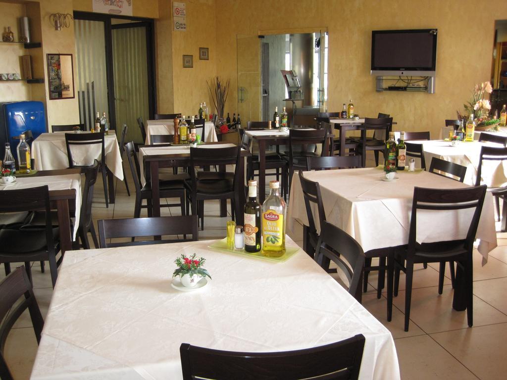 Hotel Italia Carmagnola Exterior foto