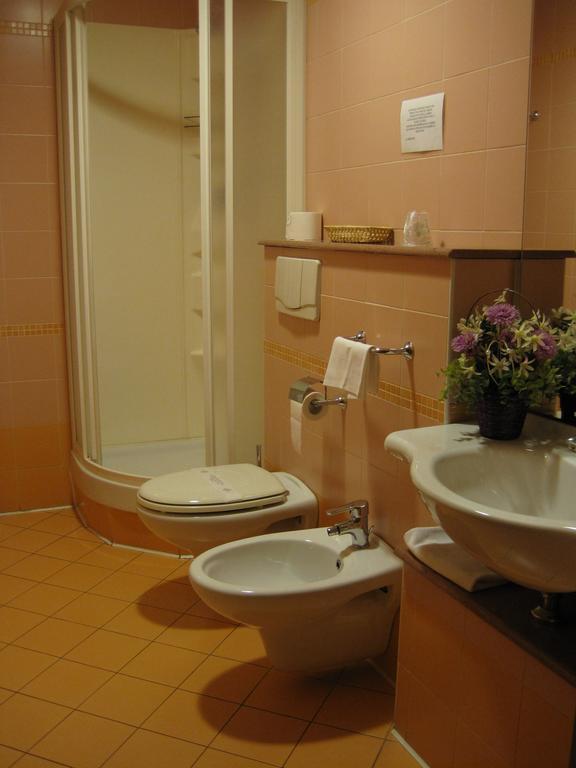 Hotel Italia Carmagnola Cameră foto