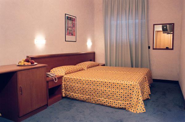 Hotel Italia Carmagnola Cameră foto