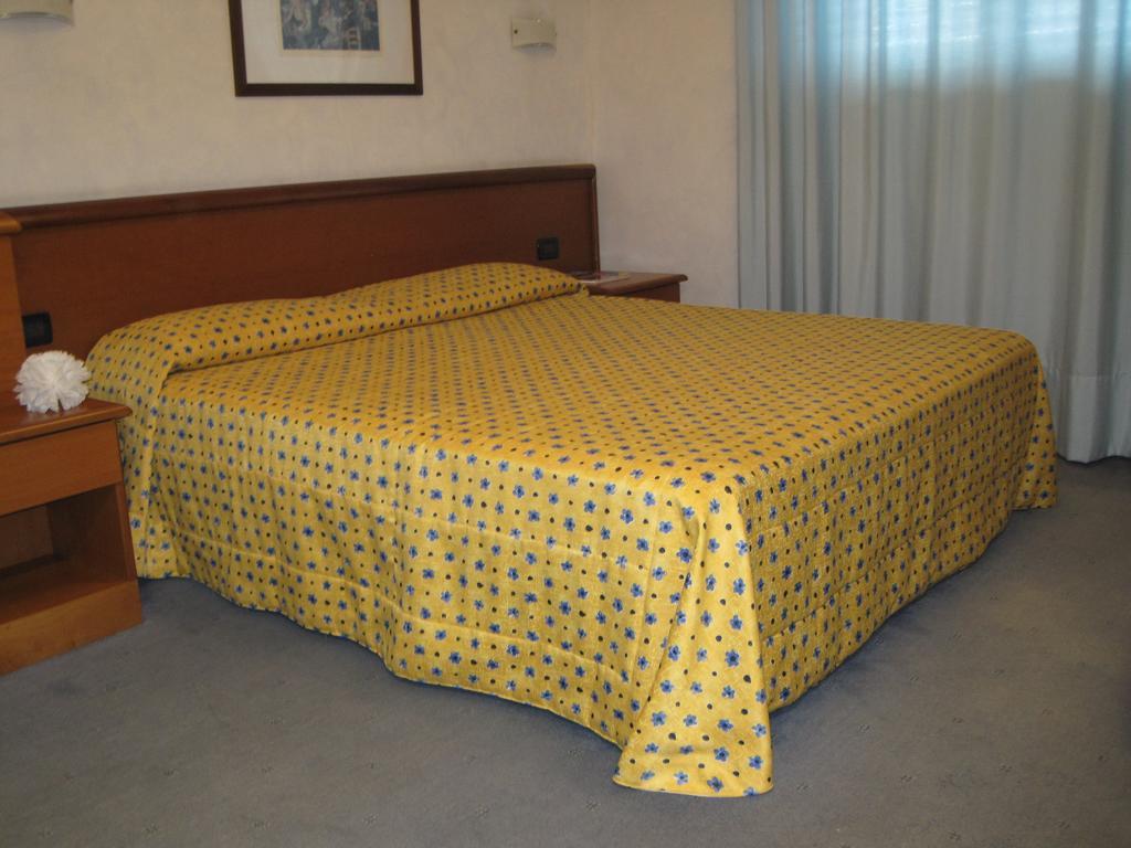 Hotel Italia Carmagnola Cameră foto