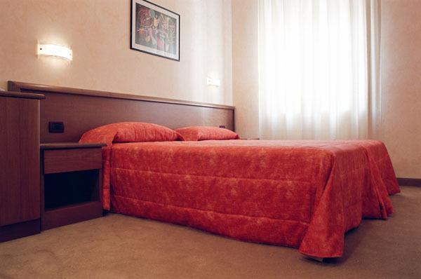 Hotel Italia Carmagnola Cameră foto