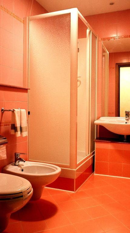 Hotel Italia Carmagnola Cameră foto