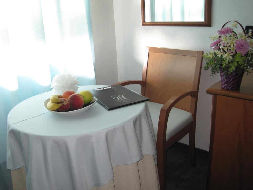 Hotel Italia Carmagnola Cameră foto